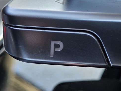 Used 2022 Audi e-tron Premium image 18