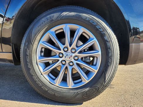 Used 2023 Buick Enclave Essence image 34