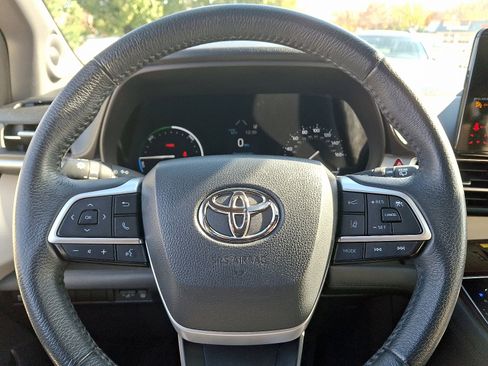 Certified 2023 Toyota Sienna XLE image 21