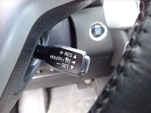 Used 2018 Toyota Highlander SE image 18