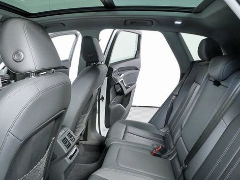 Used 2025 Audi Q5 Premium w/ Convenience Package image 21