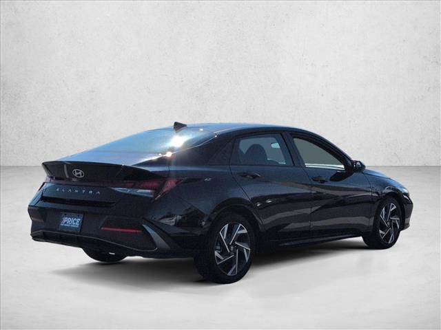 Used 2025 Hyundai Elantra Sport FWD image 5
