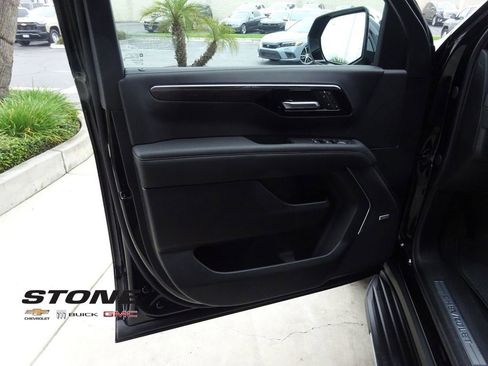 New 2026 Chevrolet Suburban Premier image 26