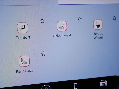 Used 2024 Chrysler Pacifica Touring-L image 32