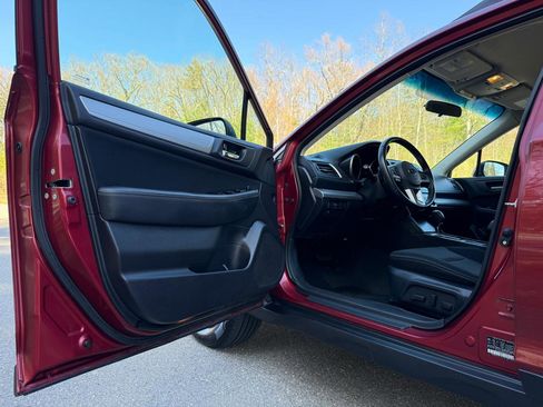 Used 2017 Subaru Outback 2.5i Premium AWD/4WD image 11