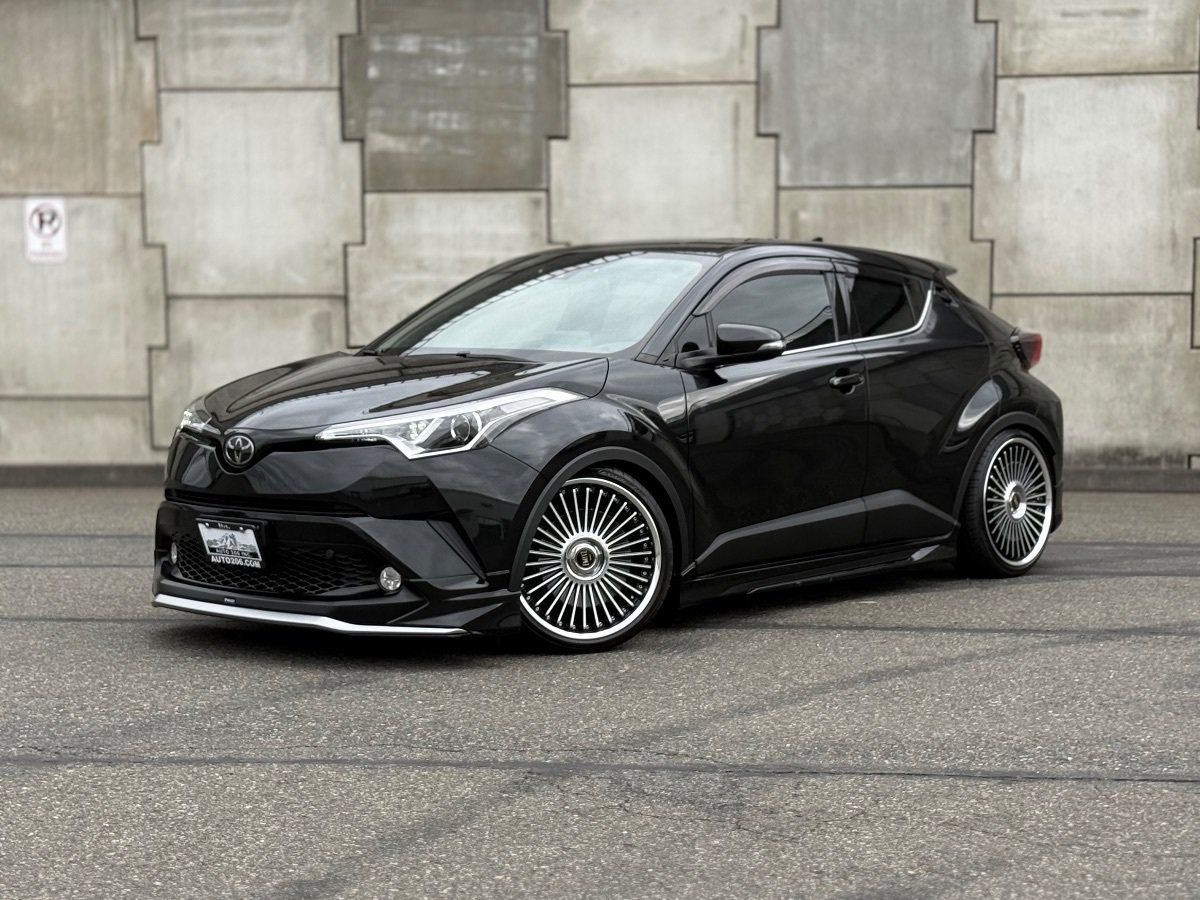 Used 2019 Toyota C-HR Limited FWD image 9