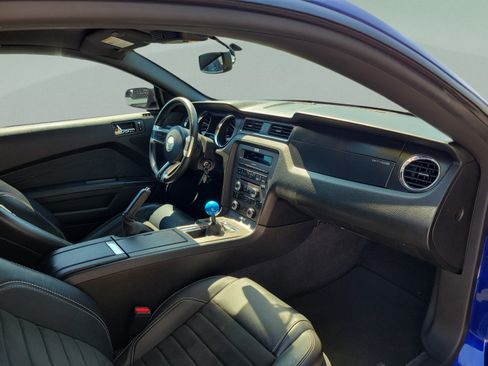 Used 2013 Ford Mustang GT Premium RWD image 9