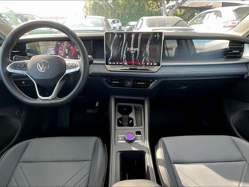 New 2026 Volkswagen Tiguan SE FWD image 5