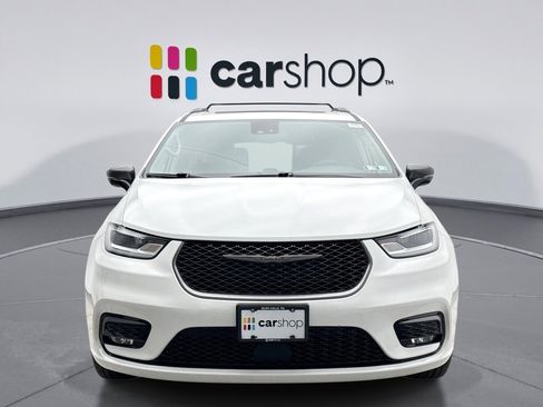 Used 2024 Chrysler Pacifica Touring-L w/ Road Tripper Package image 8