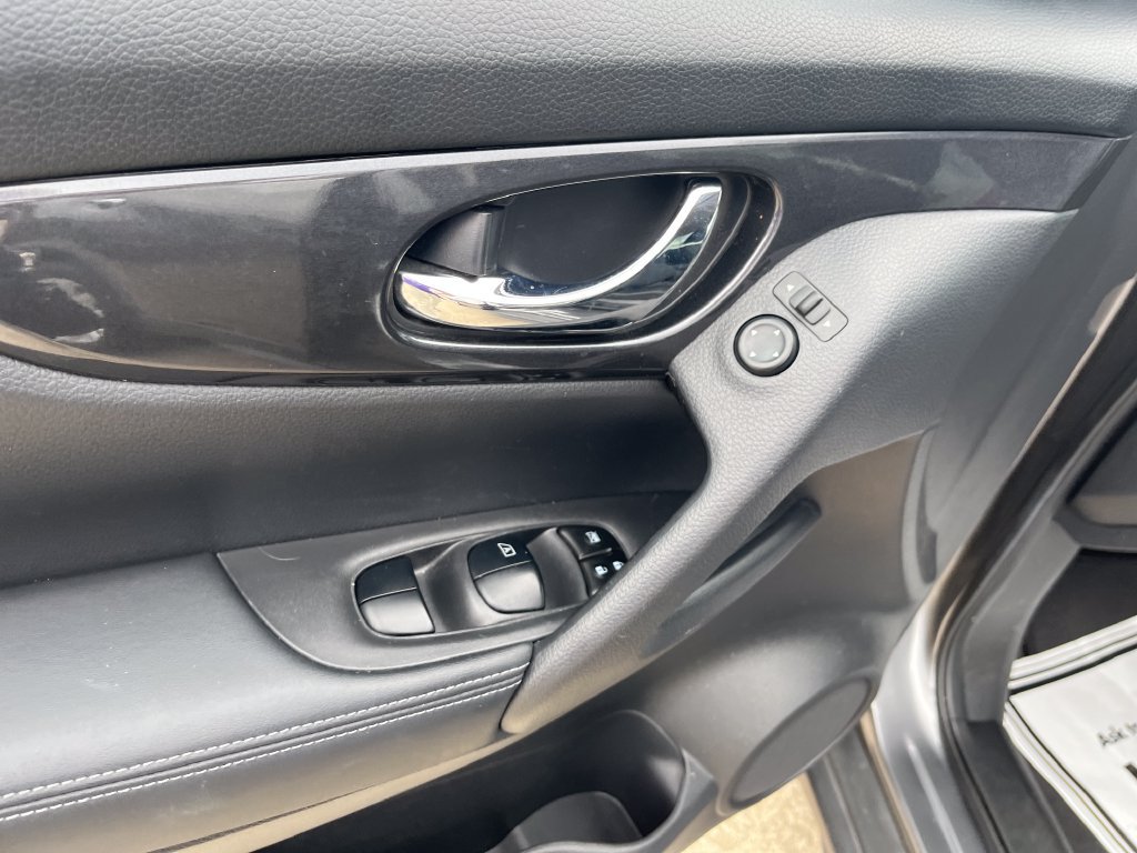 Used 2019 Nissan Rogue SV AWD/4WD image 10