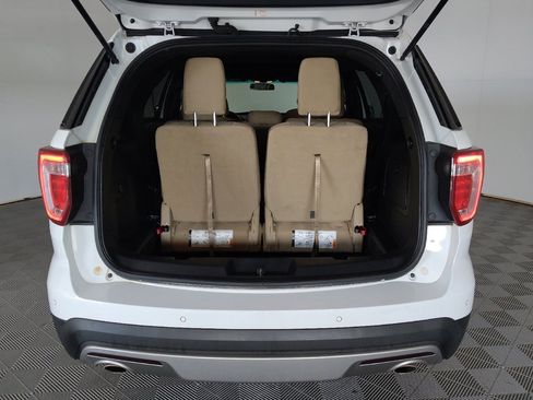 Used 2017 Ford Explorer XLT FWD image 29