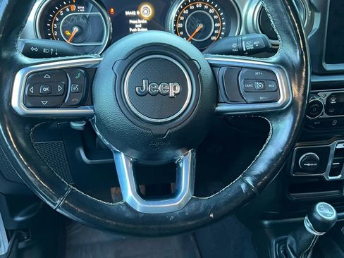 Used 2020 Jeep Gladiator Overland image 11
