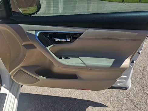 Used 2013 Nissan Altima 2.5 SL w/ Technology Pkg FWD image 17