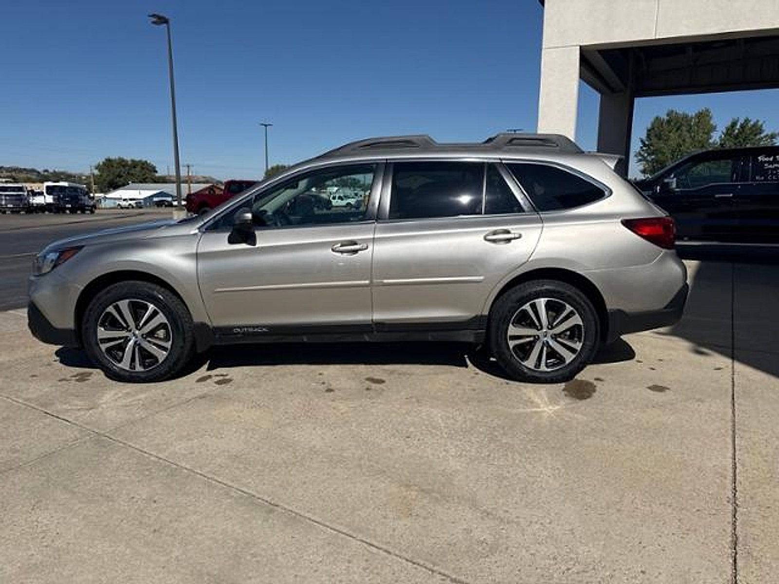 Used 2018 Subaru Outback 3.6R Limited AWD/4WD image 9