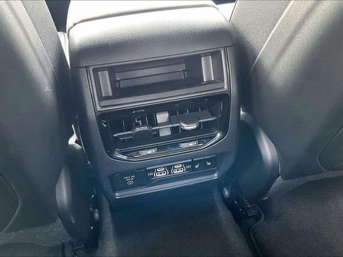 Used 2024 Jeep Grand Cherokee Limited w/ Black Appearance Package AWD/4WD image 23