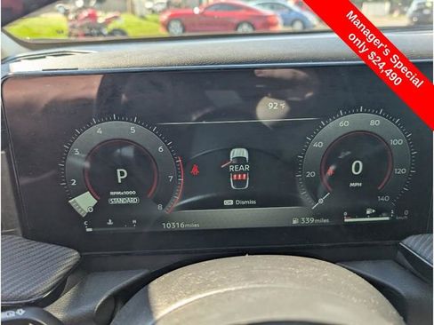 Certified 2025 Nissan Kicks SR image 21