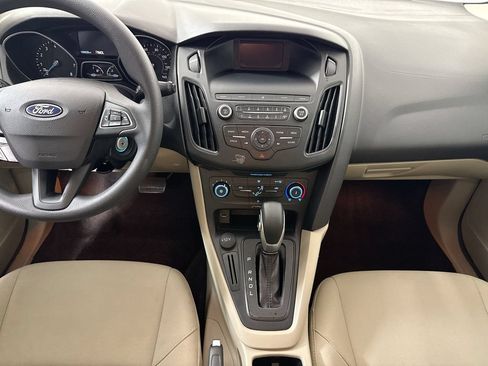 Used 2018 Ford Focus SE FWD image 14