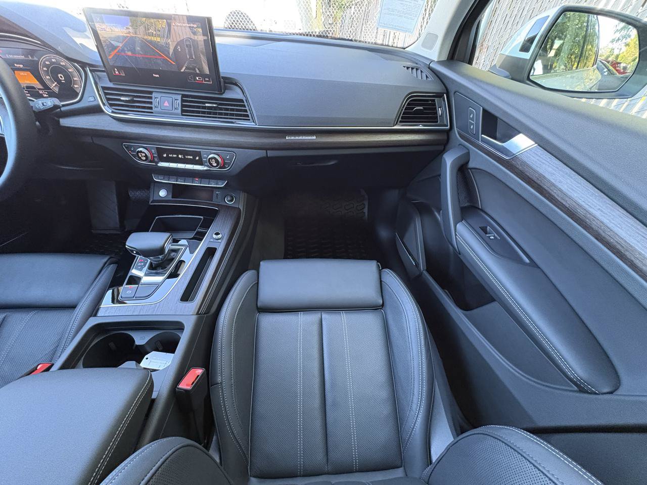 Used 2024 Audi Q5 e Premium Plus w/ Premium Plus Package AWD/4WD image 13