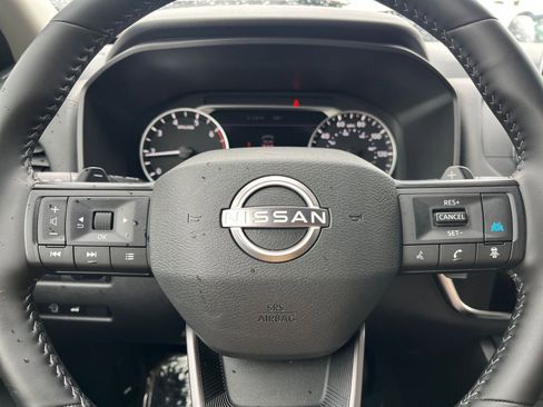 Used 2025 Nissan Rogue SV image 30