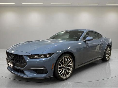 Used 2025 Ford Mustang Premium image 17