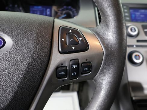 Used 2015 Ford Taurus SEL image 33