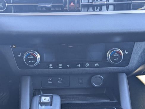 Used 2025 Mitsubishi Outlander SE image 28