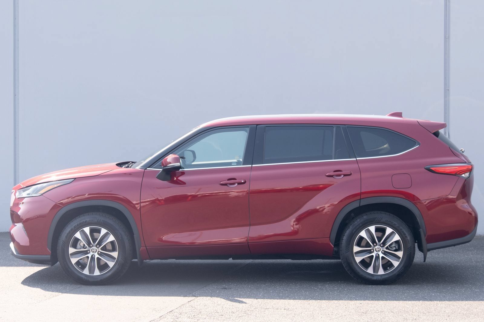 Used 2021 Toyota Highlander XLE AWD/4WD image 27