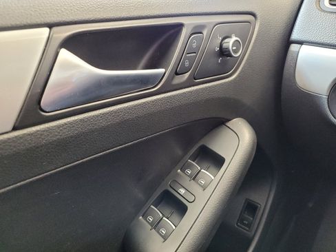 Used 2014 Volkswagen Jetta SE FWD image 27