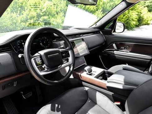 Used 2024 Land Rover Range Rover SE AWD/4WD image 3