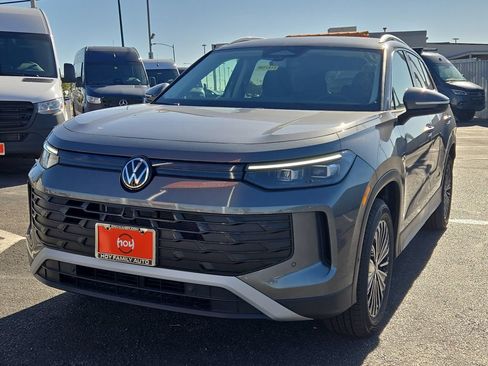 Certified 2025 Volkswagen Tiguan S FWD image 5