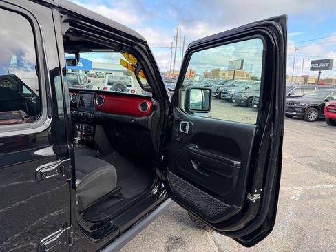Used 2021 Jeep Gladiator Rubicon w/ Dual Top Group AWD/4WD image 58