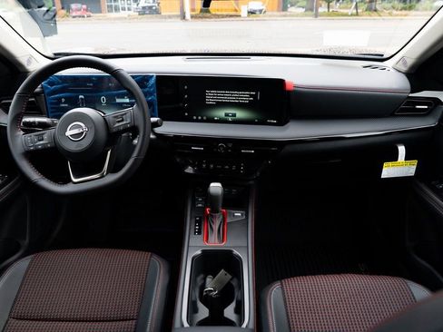 New 2026 Nissan Kicks SR AWD/4WD image 8