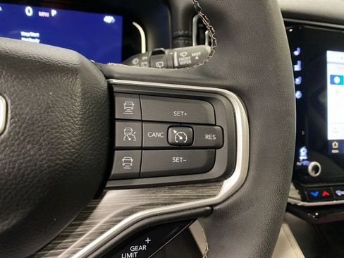 Used 2024 Jeep Wagoneer Series II image 17