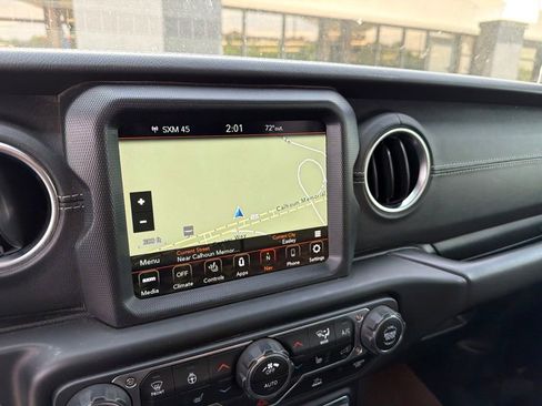 Used 2020 Jeep Gladiator Overland AWD/4WD image 17