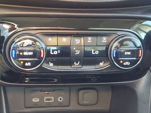 Used 2022 Buick Encore GX Essence w/ Advanced Technology Package image 34