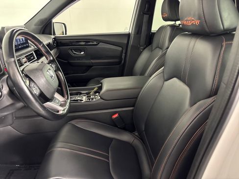Used 2023 Honda Pilot TrailSport image 8