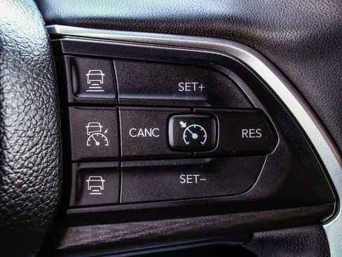 Used 2024 Jeep Grand Cherokee L Laredo image 28