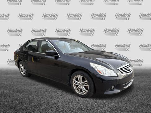 Used 2013 INFINITI G37 x w/ Premium Pkg image 2