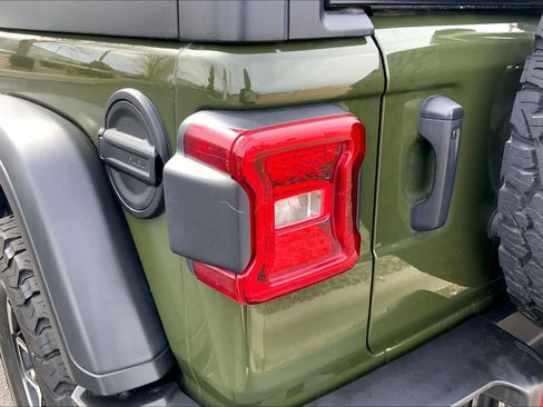 Used 2024 Jeep Wrangler Unlimited Rubicon w/ Technology Group image 25