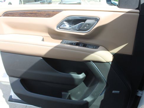 Used 2024 Chevrolet Tahoe Premier RWD image 12