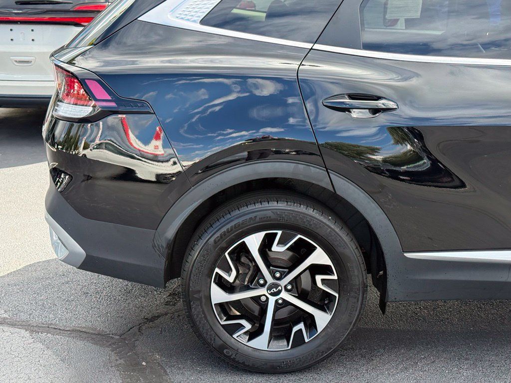 Used 2023 Kia Sportage EX AWD/4WD image 8