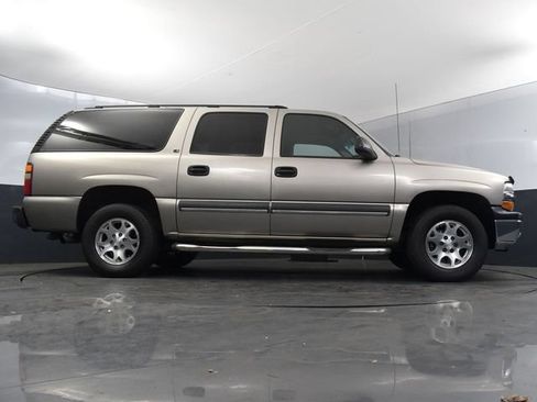 Used 2001 Chevrolet Suburban LS w/ LS Preferred Equipment Group AWD/4WD image 18