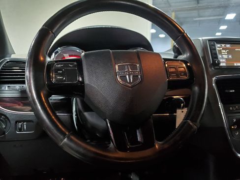 Used 2016 Dodge Grand Caravan SE FWD image 28