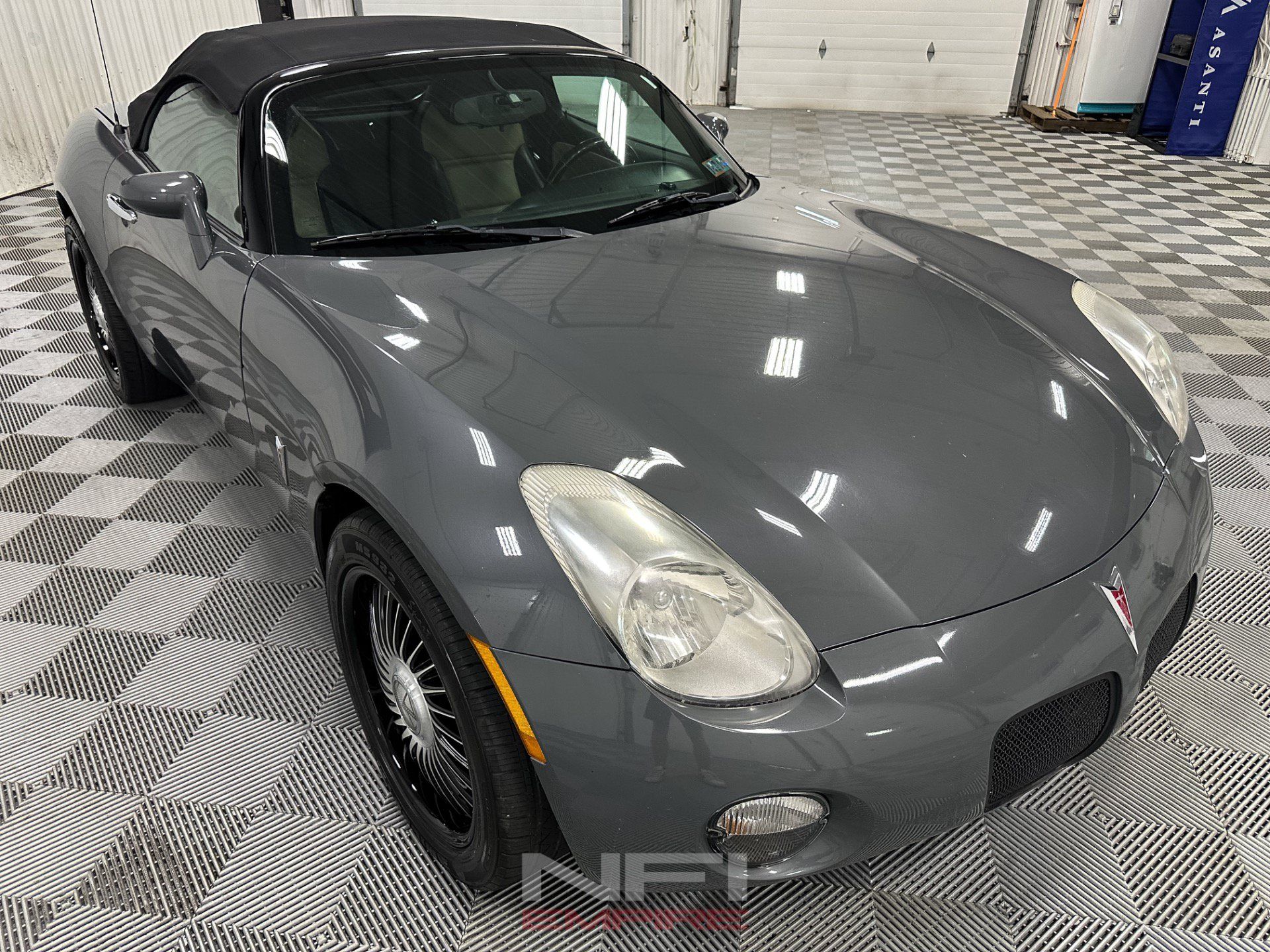 Used 2008 Pontiac Solstice Convertible w/ Premium Package RWD image 10