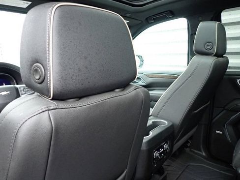 Used 2024 Chevrolet Tahoe Premier w/ Premium Package AWD/4WD image 18
