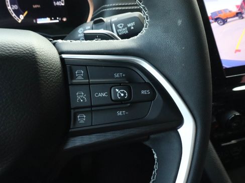 Used 2023 Jeep Grand Cherokee Altitude AWD/4WD image 28