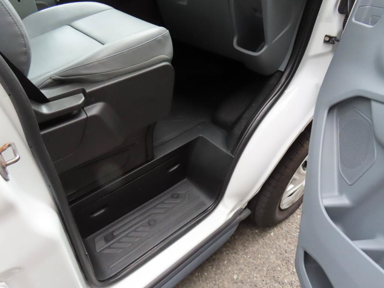 Used 2017 Ford Transit 150 130 Low Roof RWD image 22