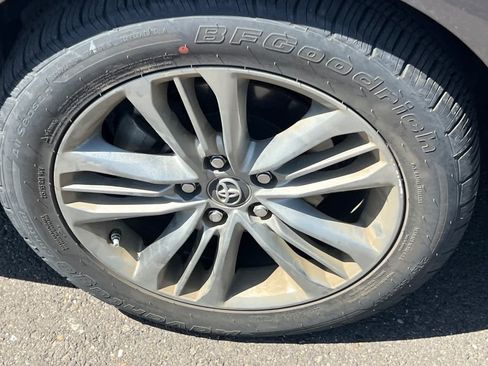 Used 2017 Toyota Camry SE FWD image 10