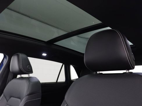 Used 2025 Volkswagen Atlas Cross Sport SEL R-Line image 12