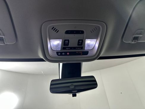 Used 2018 Chevrolet Traverse LT image 24